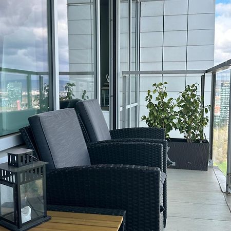 Comfy Condo On The 20Th Floor & Free Parking Pressburg Exterior foto