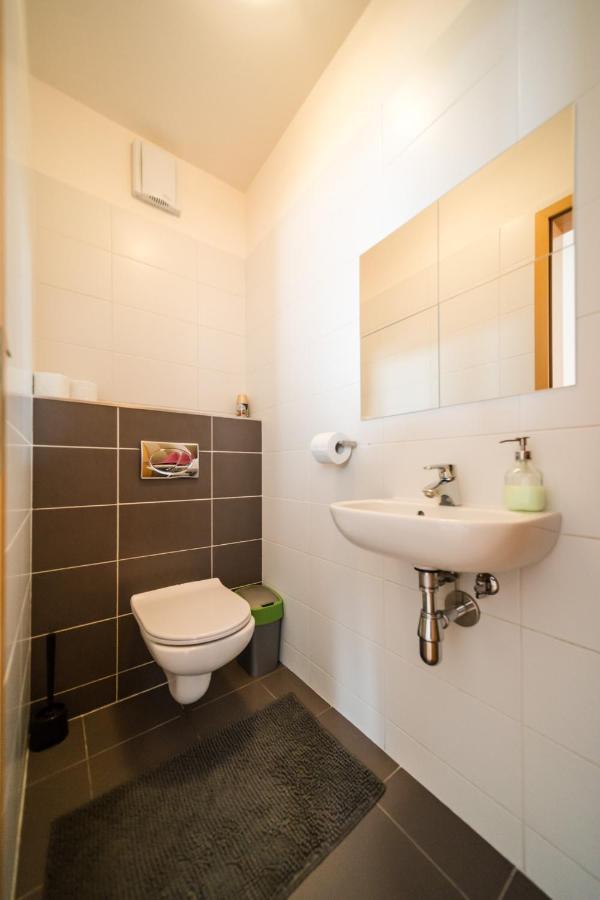 Comfy Condo On The 20Th Floor & Free Parking Pressburg Exterior foto