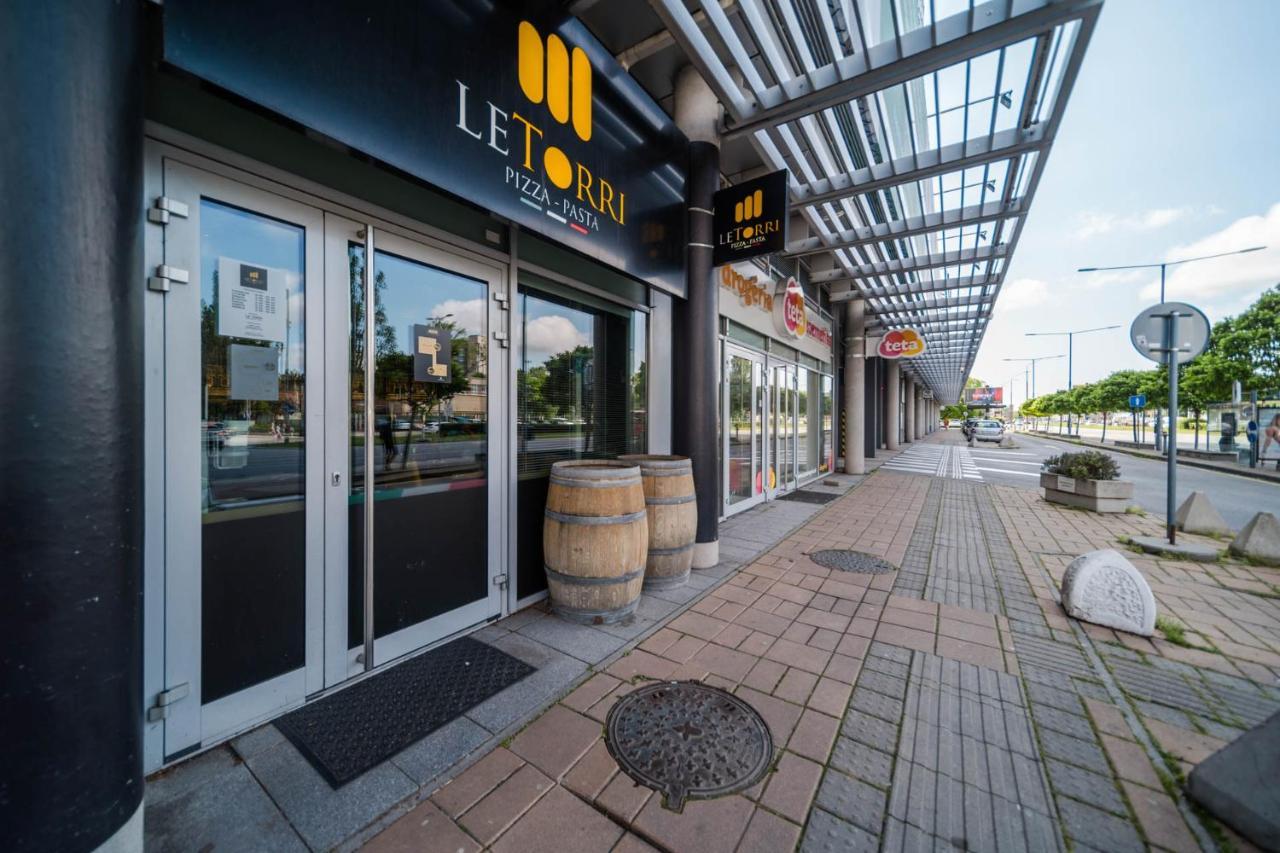Comfy Condo On The 20Th Floor & Free Parking Pressburg Exterior foto